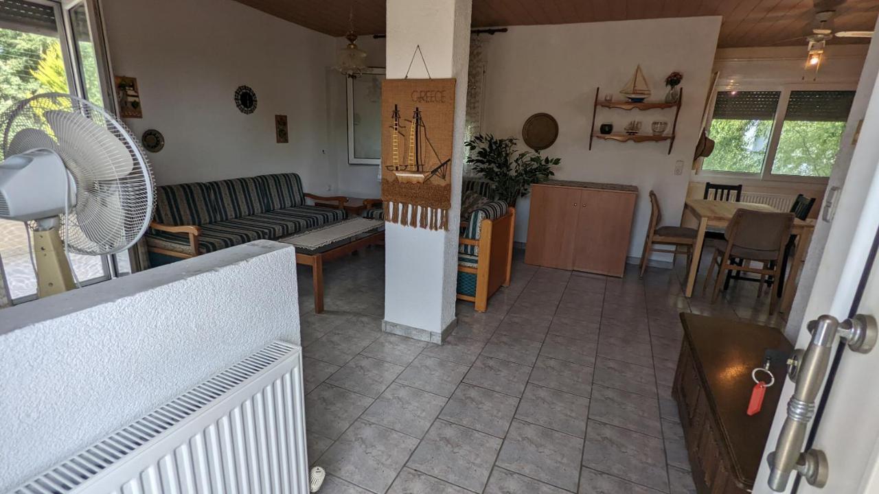 Moustaki Apartment Keramotí