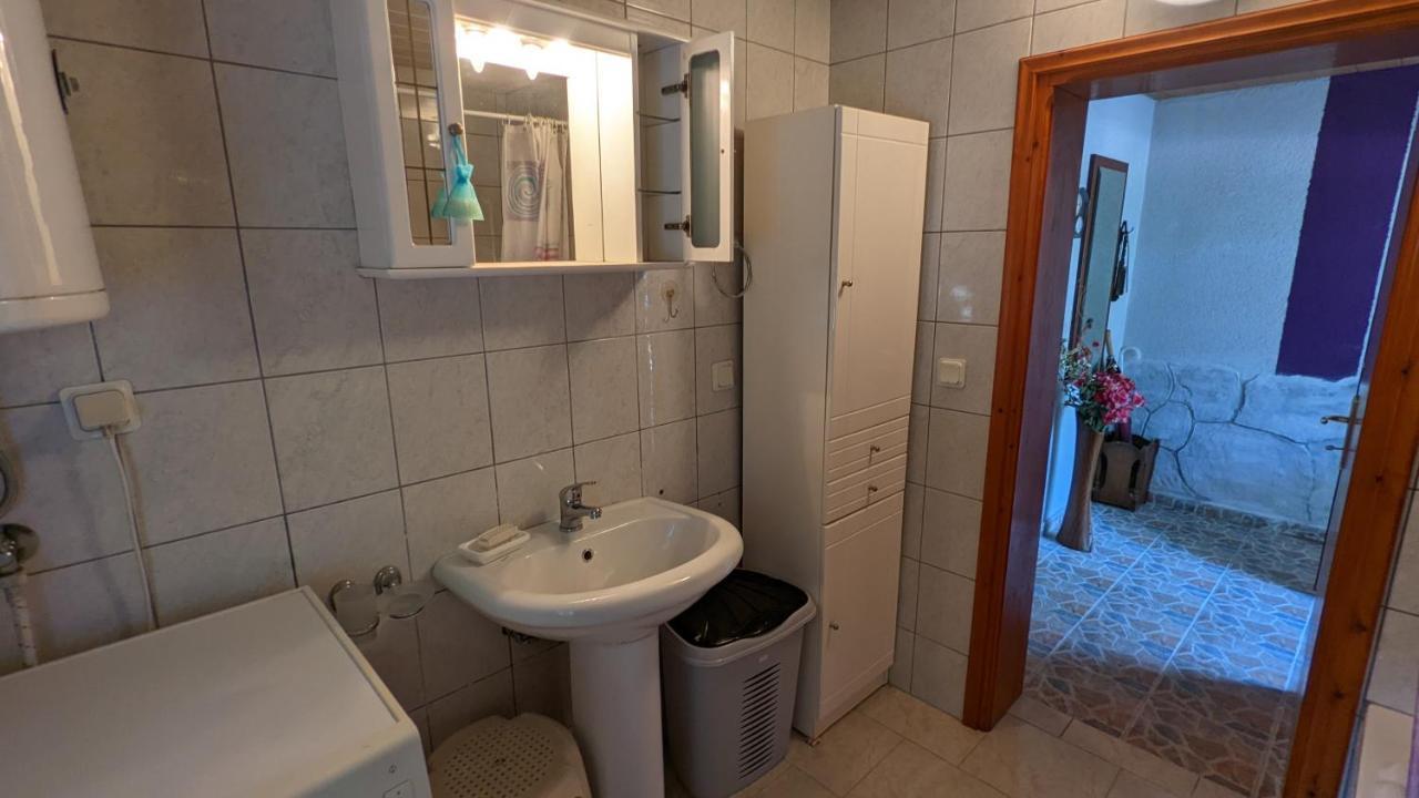 Apartment Moustaki *
